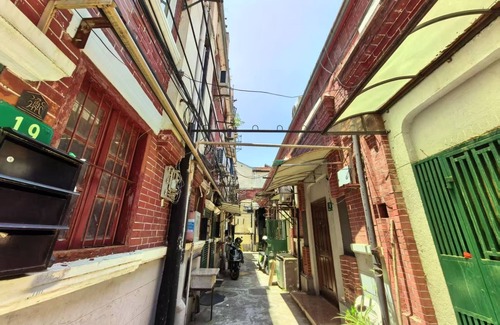 Huaihai Road Commercial Area Apartment | Shanghai Hills & Aromahome Sunshine BnB