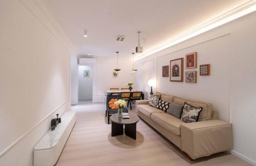 Downtown Shanghai Apartment | Shanghai Yi Du B&B - Family Suite 500m to Nanjing West Rd Near People's Square -Credit Cards Accepted