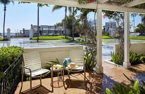 Coronado House | Share a Grand Experience! 4 Upscale Units Near Coronado Bridge! Pool, Parking!