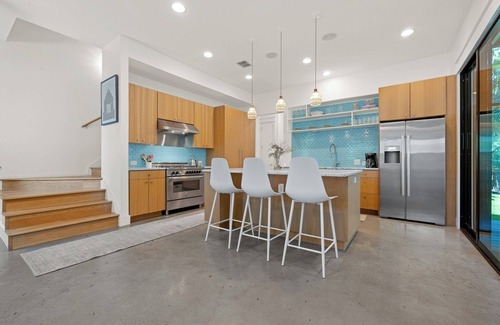 Blackshear-Prospect Hill House | Shared Pool + East Austin - Eastside Palm House!