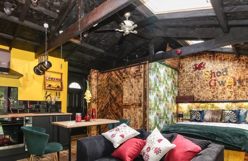 Abergavenny Cottage | SHED GWELY, character holiday cottage, with open fire in Govilon