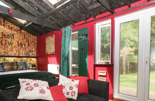 Abergavenny Cottage | SHED GWELY, character holiday cottage, with open fire in Govilon