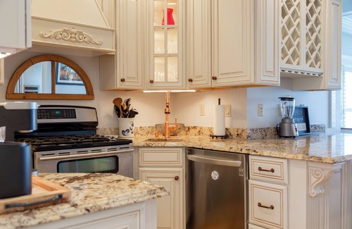 Edgecomb Hotel | Sheepscot Harbour Village Resort