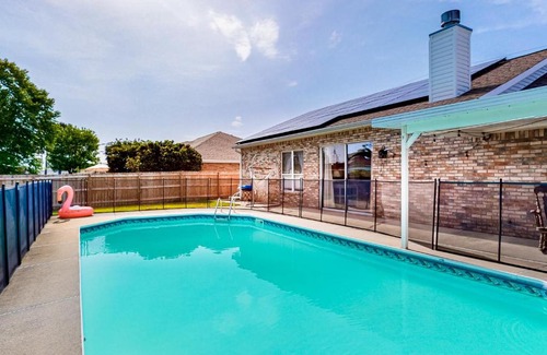 Navarre House | Shell-abrate Good Times!