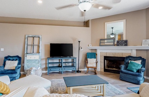 Navarre House | Shell-abrate Good Times!