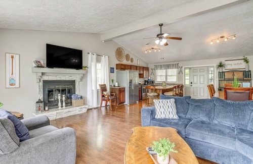 Shell Knob House | Shell Knob Home w/Deck & Table Rock Lake View