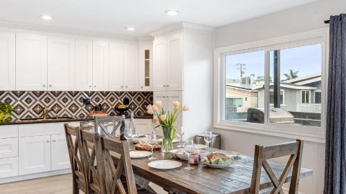 West Newport House | Shelly by AvantStay Steps to the Beach Deck w Ocean Views 5BDR