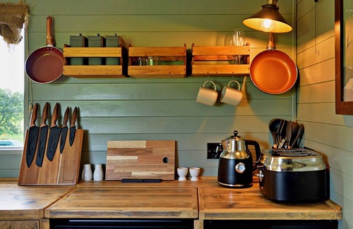 Rhyd-y-clafdy Ski Chalet | Shepherd’s Hut on Llŷn Peninsula by Private Lake