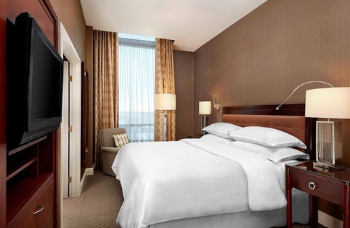 Eau Claire Hotel | Sheraton Suites Calgary Eau Claire