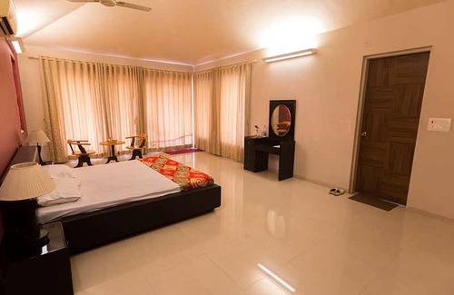 Dahanu Hotel | Shetty Farms