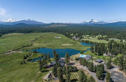 Black Butte Ranch House | Shields Shalet - Meredith Lodging