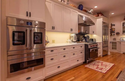 Bloomington House | Shinewoods Lakehouse close to IU Bloomington adjacent to Monastery