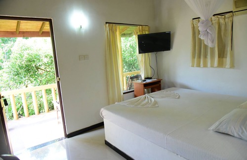 Ambalangoda Hotel | Shiny Lakeside Resort