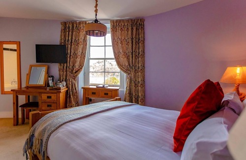 Dartmouth Bed & Breakfast | Ship in Dock Inn