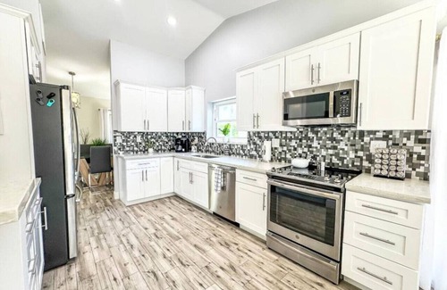 Lake Ida Shores Apartment | Shore & More — 5BR home in the Heart of It All