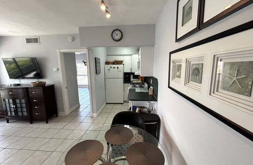 Hollywood South Central Beach Apartment | Shore View Hotel