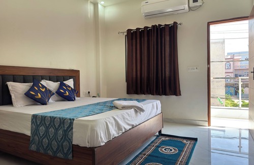 Vrindavan Hotel | Shree Hanumat Kripa Dham