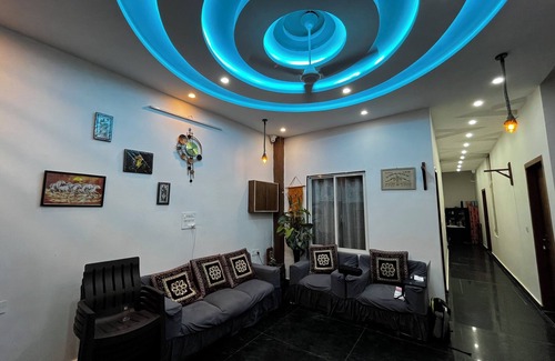 Vrindavan Hotel | Shree Radhavallabh Palace