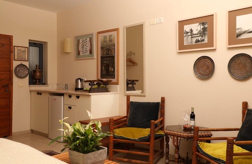 Rosh Pinna Bed & Breakfast | Shulamit Yard