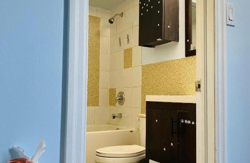 Oakridge Apartment | Signature III Suite Space Share room Toronto Canada