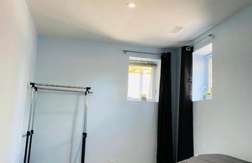 Oakridge Apartment | Signature III Suite Space Share room Toronto Canada
