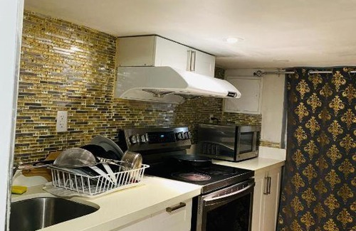 Oakridge Apartment | Signature III Suite Space Share room Toronto Canada