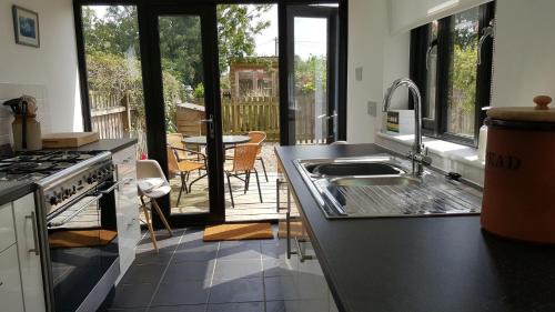 Reydon Apartment | Simmons Cottage, Reydon, Southwold