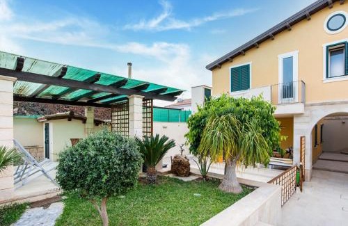 Reitani Apartment | Simplistic Apartment in Reitani near Lido Beach