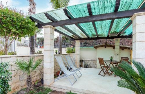 Reitani Apartment | Simplistic Apartment in Reitani near Lido Beach