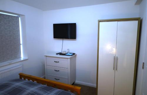 Fairlop Apartment | Single Room 2