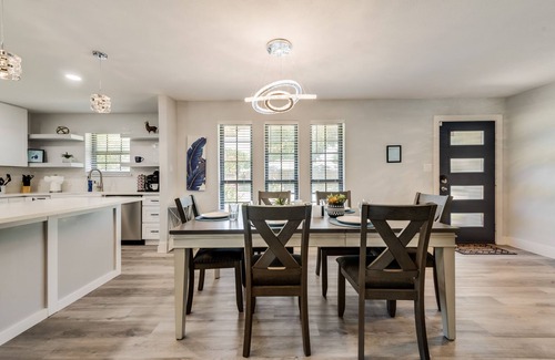 Carrollton House | Single Story 4 BR 3 Bath Pool, Modern and Updated