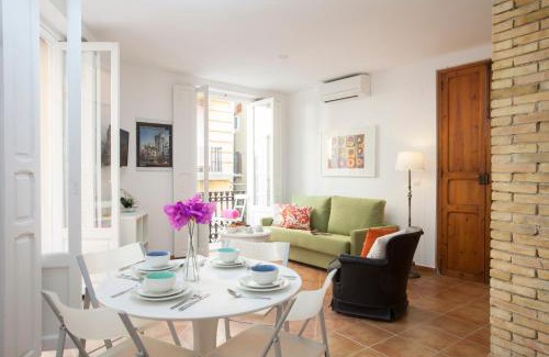 Barrio del Carmen Apartment | SingularStays Roteros