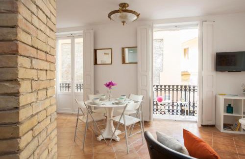 Barrio del Carmen Apartment | SingularStays Roteros