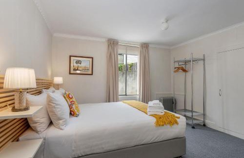 North Hobart Apartment | Sir Tom inner city living with off street parking