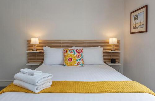 North Hobart Apartment | Sir Tom inner city living with off street parking