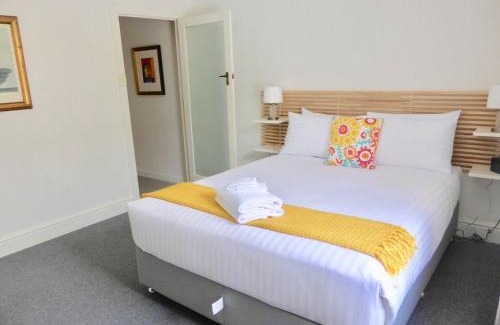 North Hobart Apartment | Sir Tom inner city living with off street parking