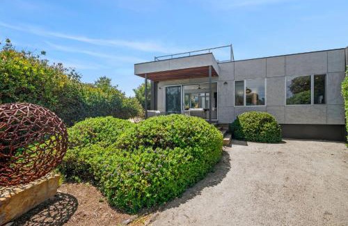 Aireys Inlet House | Sirocco - Recently renovated, Roof Top Deck And Pet Friendly in Aireys Inlet