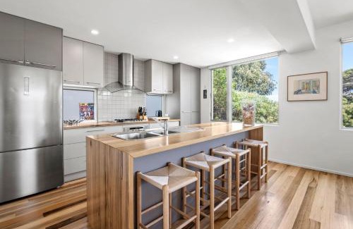 Aireys Inlet House | Sirocco - Recently renovated, Roof Top Deck And Pet Friendly in Aireys Inlet