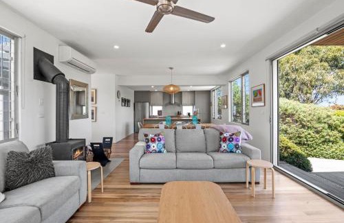 Aireys Inlet House | Sirocco - Recently renovated, Roof Top Deck And Pet Friendly in Aireys Inlet