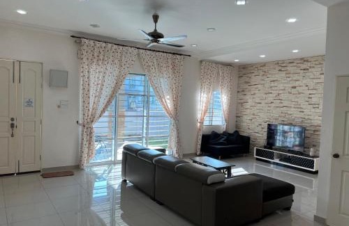 Taman Teratai House | Sitiawan Homestay Entire Semi D house