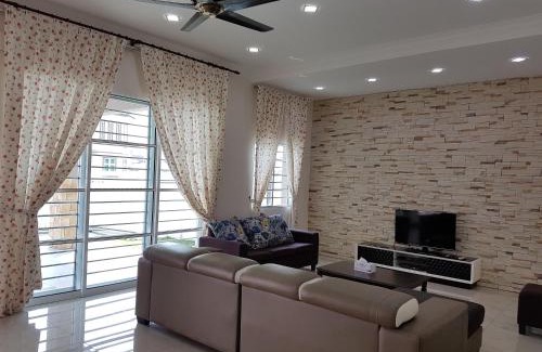 Taman Teratai House | Sitiawan Homestay Entire Semi D house