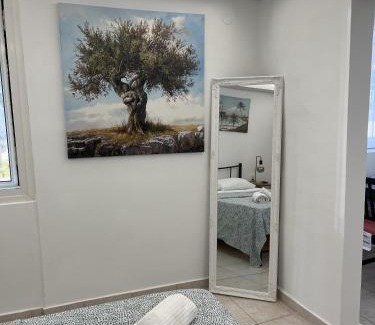 Thessaloniki Apartment | SKG Retreat Emerald - 5min from Metro & Seafront