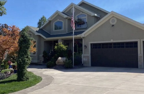 Murray House | Ski, Hike, Bike, Rock Climb & more at Alta, Snowbird, Brighton, Park City & more