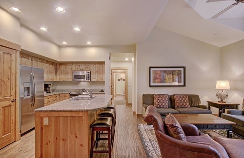 Breckenridge House | Ski-in 2br W/luxe Decor Steps To Winter Activities 2 Bedroom Townhouse by RedAwning