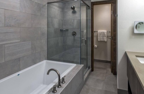 Breckenridge Resort | Ski in/out 1-bedroom resort with WiFi, fitness room in wonderful Breckenridge