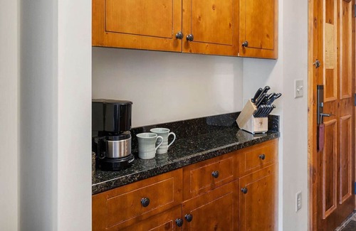 Stowe Area Apartment | Ski in/out Studio at Lodge at Spruce Peak