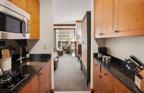 Stowe Area Apartment | Ski in/out Studio at Lodge at Spruce Peak