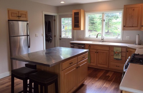 Warrior's Mark West House | Ski In/Out, Walk To Trails & Town, 4 Bdr Townhome.