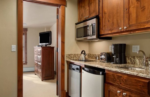 Breckenridge Resort | Ski-in/Ski-out at Grand Lodge on Peak 7: sleeps 12
