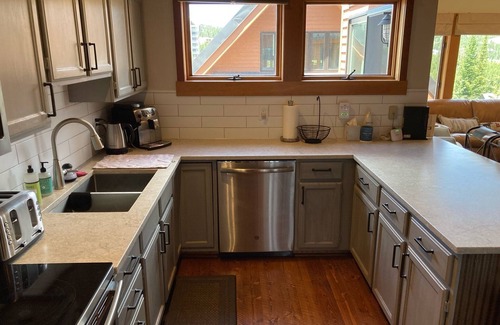 Big Sky Ski Chalet | Ski-in Ski-out Mountain Village Chalet with private hot tub